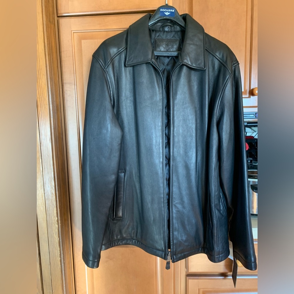 Men’s Black Leather Jacket. NWT